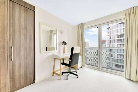 Large, River facing two bedroom two bathroom apartment with amazing residents facilities. - Photo 2