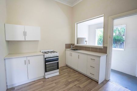 Modern 2 Bedroom Gem in the Heart of Darby Street - Photo 4