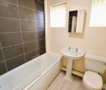 2 bedroom semi-detached house to rent - Photo 4
