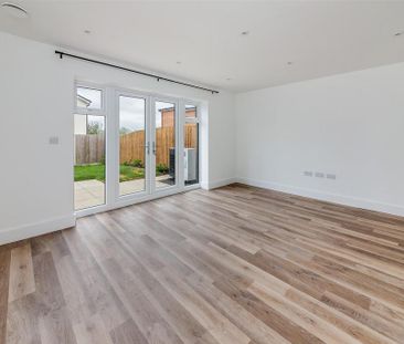 3 bedroom semi-detached house to rent - Photo 6