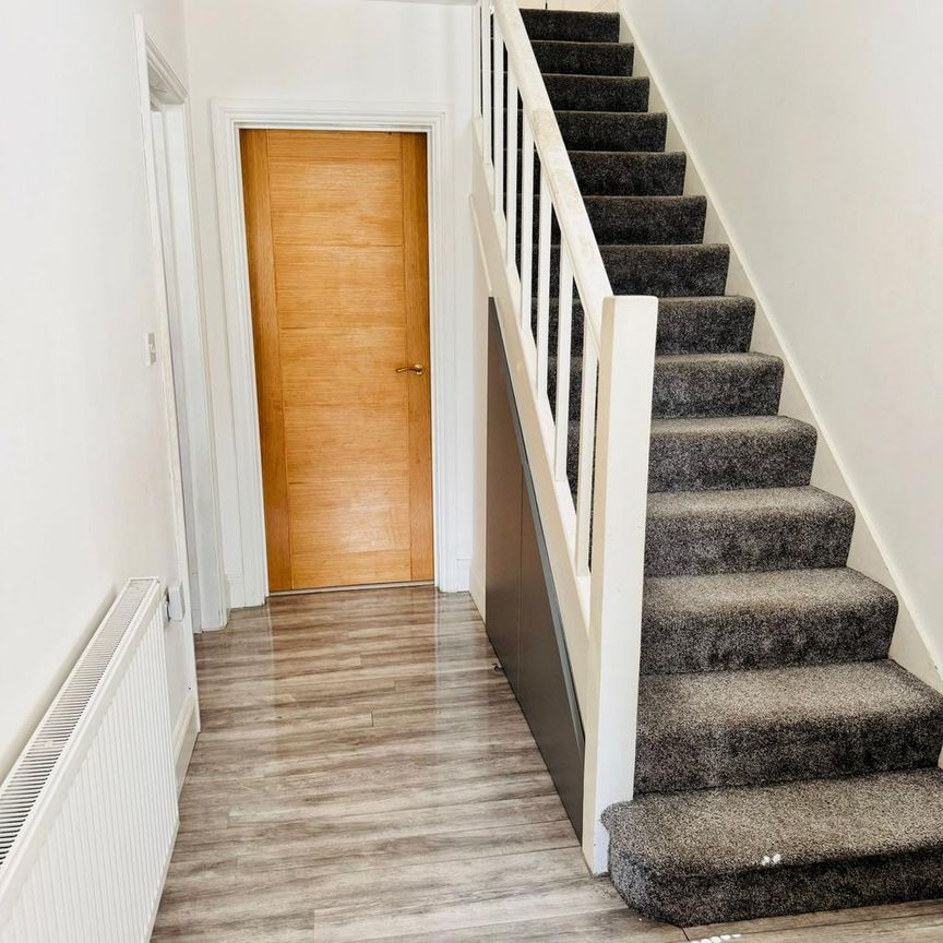 4 bedroom semi-detached house to rent - Photo 1