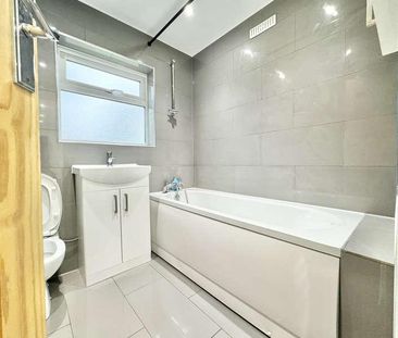 Moselle Avenue, N22 - Photo 2