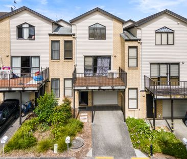 3 bedroom town house in Te Atatu - Photo 1