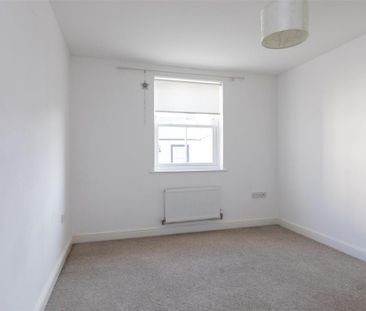 4 bedroom semi-detached house to rent - Photo 1