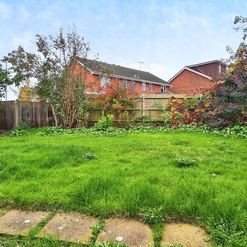 Godstow Close, RG5 - Photo 1