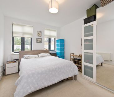 Putney Bridge Road, Putney, SW18, London - Photo 1