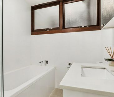 Stylish Apartment in the Heart of Mona Vale - Photo 3