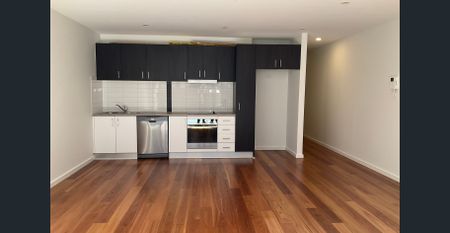 Exceptional indoor-outdoor apartment living - Photo 3