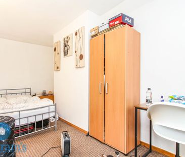 6 bed Semi-Detached House for Rent - Photo 3