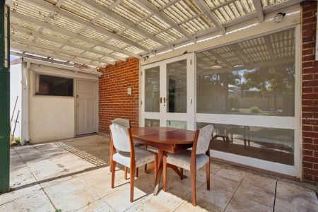 Lovely Family Home! - Photo 2