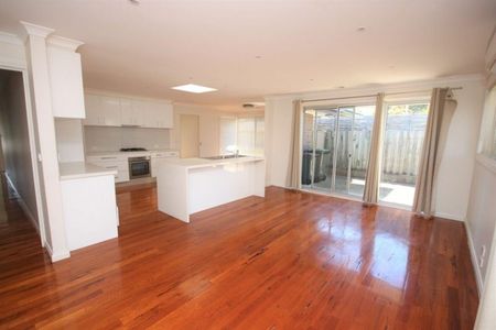 Private, Spacious Family Home in Prime Bell Post Hill Location - Photo 5