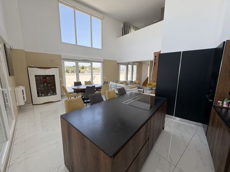 Location Appartement 4 pièces 100m² MARSEILLE 12ème - Photo 3