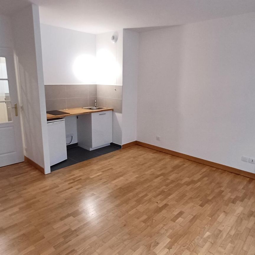 location Appartement F1 DE 27.8m² À PARIS - Photo 1