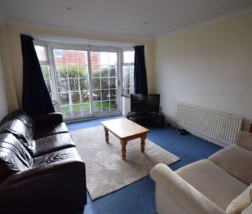 4 Bedroom House To Rent in Ensbury Park - £2,800 pcm Tenancy Info - Photo 1