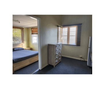 Short Term - Queen Bed - A/C Free Wi-Fi, Incl Power, Fully Furnished - Photo 2