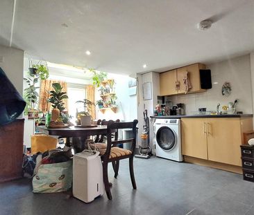 1 bedroom semi-detached house to rent - Photo 5