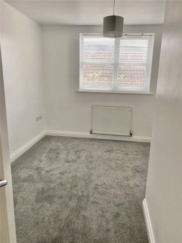 Warden Court, - Photo 5