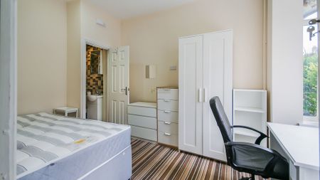 22 Harrow Road - Photo 2
