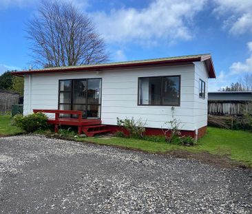 Charming 1 Bedroom Cottage in Egmont Village - Photo 3