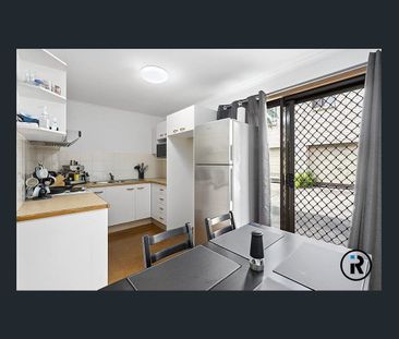 Modern & Convenient Living in the Heart of Logan Central - Photo 6