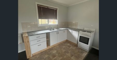 CUTE AS A BUTTON IN QUIET NEIGHBOURHOOD! - Photo 2