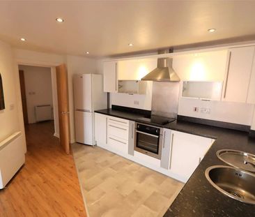 Furnished Two Double Bedroom Apartment with Parking in a convenient location for access to Manchester and Media City. - Photo 1