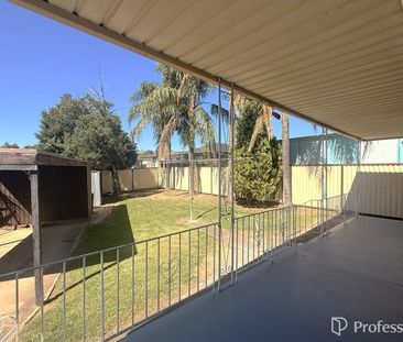 FRESHLY PAINTED FAMILY HOME! - Photo 3