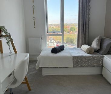 Room in a Shared Flat, Grosvenor Court Adenmore Road, SE6 - Photo 5