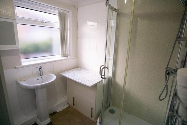 2 bedroom end of terrace house to rent - Photo 1