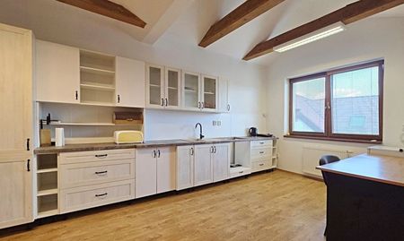 Výmerou štedrý 4i byt v RD s klimatizáciou aj parkovaním pár krokov od centra - Fotografia 2