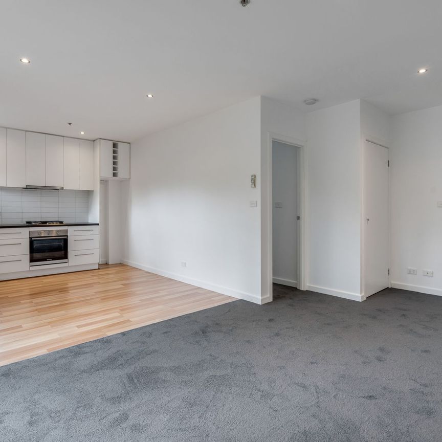 Centrally located apartment on Bell Street! - Photo 1