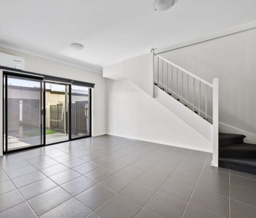 18 Damask Way, Mernda, Vic 3754 - Photo 2