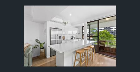 Furnished 2 Level Apartment - Photo 5