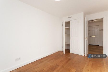 3 bedroom flat to rent - Photo 4