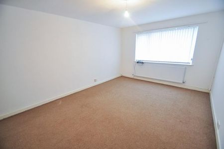 3 bedroom flat to rent - Photo 4
