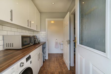 4 bedroom detached house to rent - Photo 2