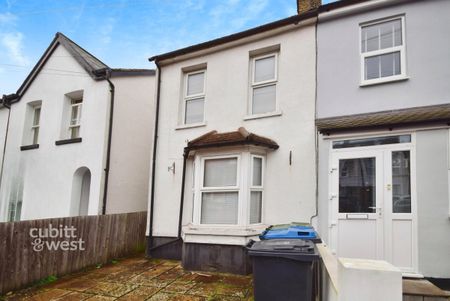 2 bedroom semi-detached house to rent - Photo 3