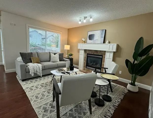 Bright and Airy single family home in the ❤️ of Terwillegar close to amenities | 8422 Sloane Crescent Northwest, Edmonton - Photo 1