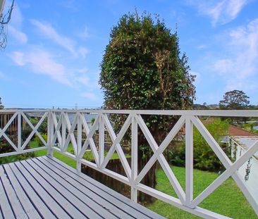 Recently renovated three bedroom home! - Photo 1