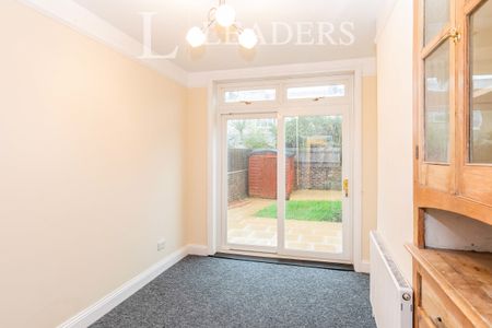 3 bedroom house to rent Ringwood Road, Southsea, PO4 - Photo 2