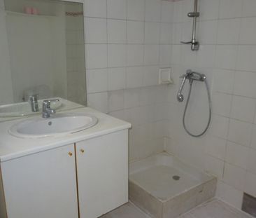 Location Appartement 2 pièces 26m² LA SEYNE SUR MER 83500 - Photo 2
