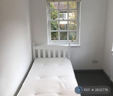 2 bedroom end of terrace house to rent - Photo 3