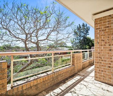 Spacious Apartment in the Heart of Oatley - Photo 6