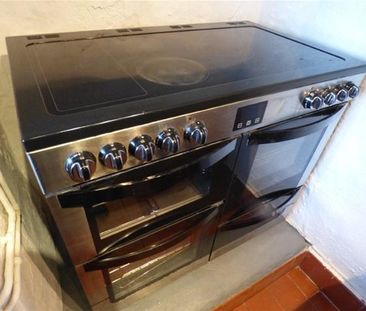 3 bedroom semi-detached house to rent - Photo 5