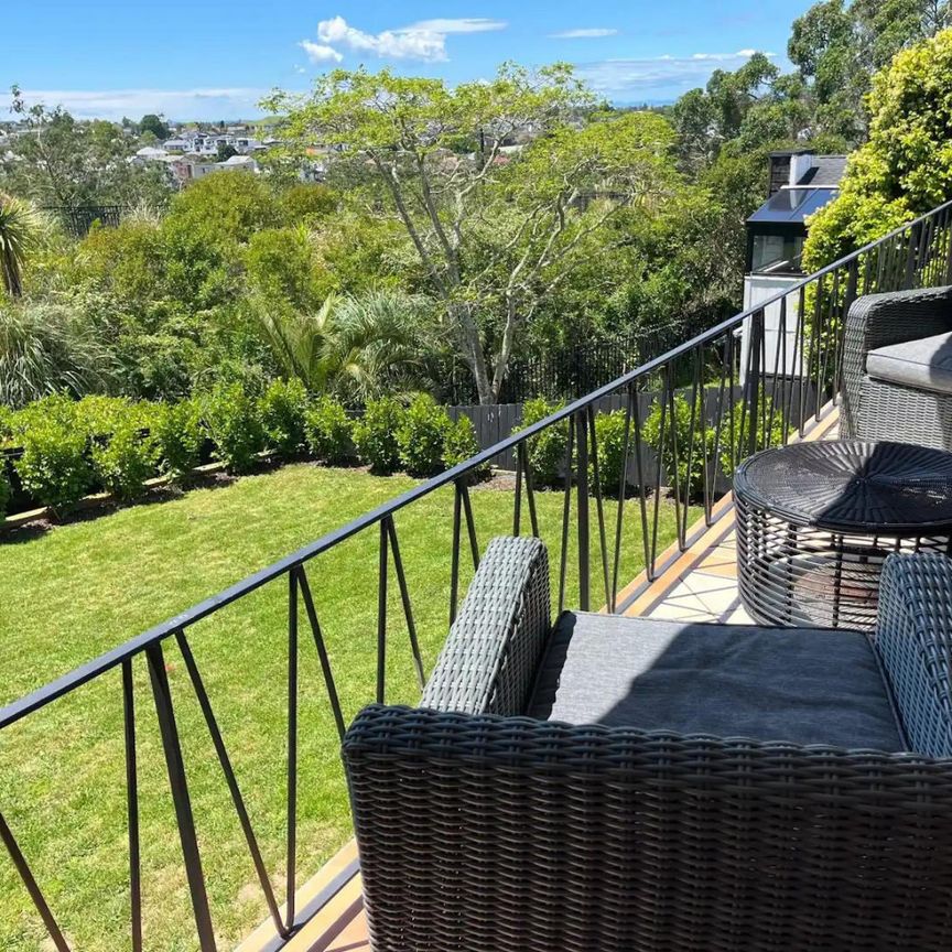 Three bedroom renovated home in The Bays - Photo 1