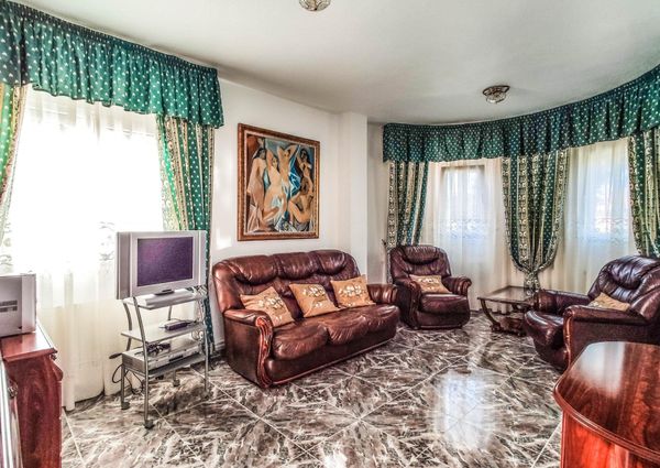 Chalet Vacacional con la piscina privada en La Zenia