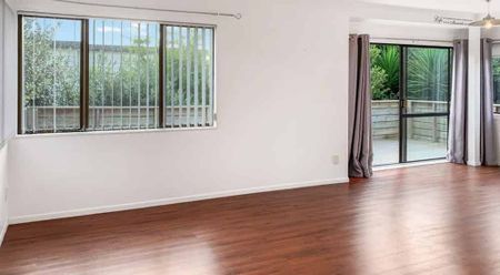 Newly Renovated 4Bedroom Home with Ample Parking! - Photo 2