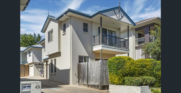 Open plan living area with A/C - Photo 1