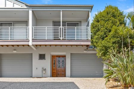 Modern Townhouse – Stylish, Spacious & Ideally Located - Photo 2