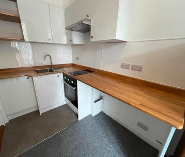 Flat For Rent Waverley Road, Southsea - Photo 2